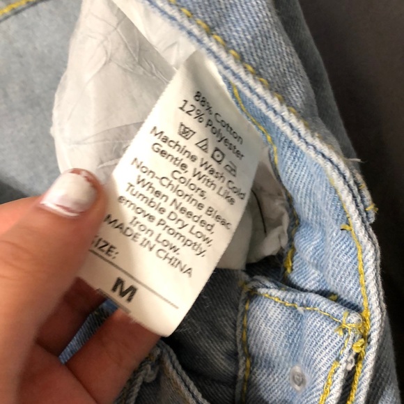 Mom Jeans - Picture 2 of 3